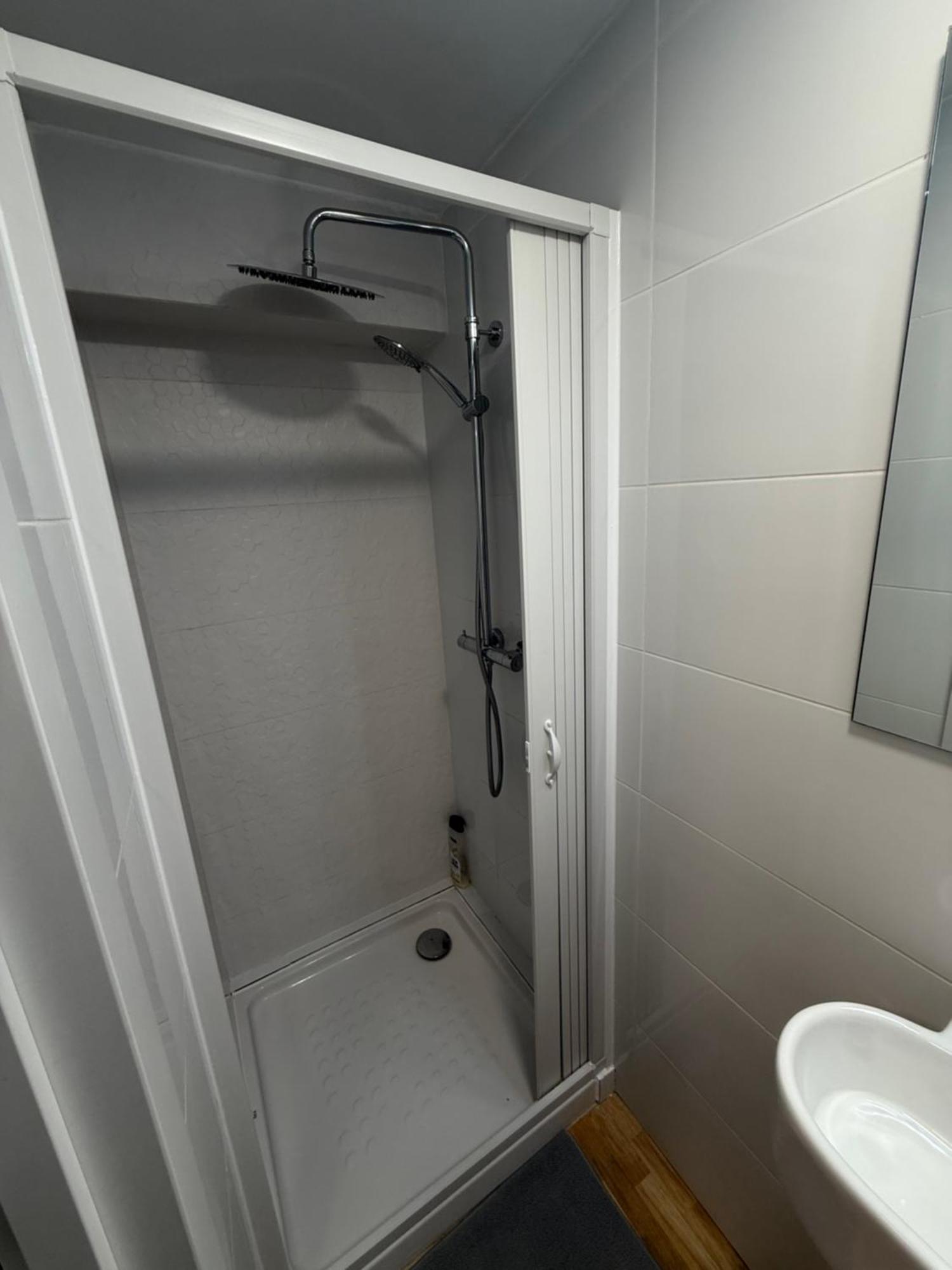 Habitaciones Con Bano Y Cocina Privada فالنسيا المظهر الخارجي الصورة